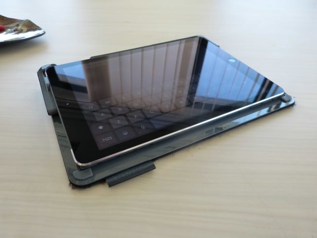 Posizione tablet classica – Logitech Type+ Tastiera per iPad Air 2 – sopralerighe.it