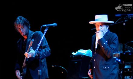 Bob Dylan vince il Nobel, Patti Smith si esibisce per conto suo e si emoziona