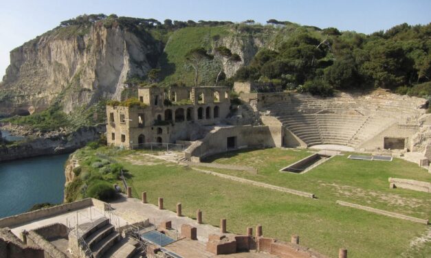 Viaggio nel cuore di Posillipo: dalla Grotta di Seiano al Parco Archeologico del Pausilypon